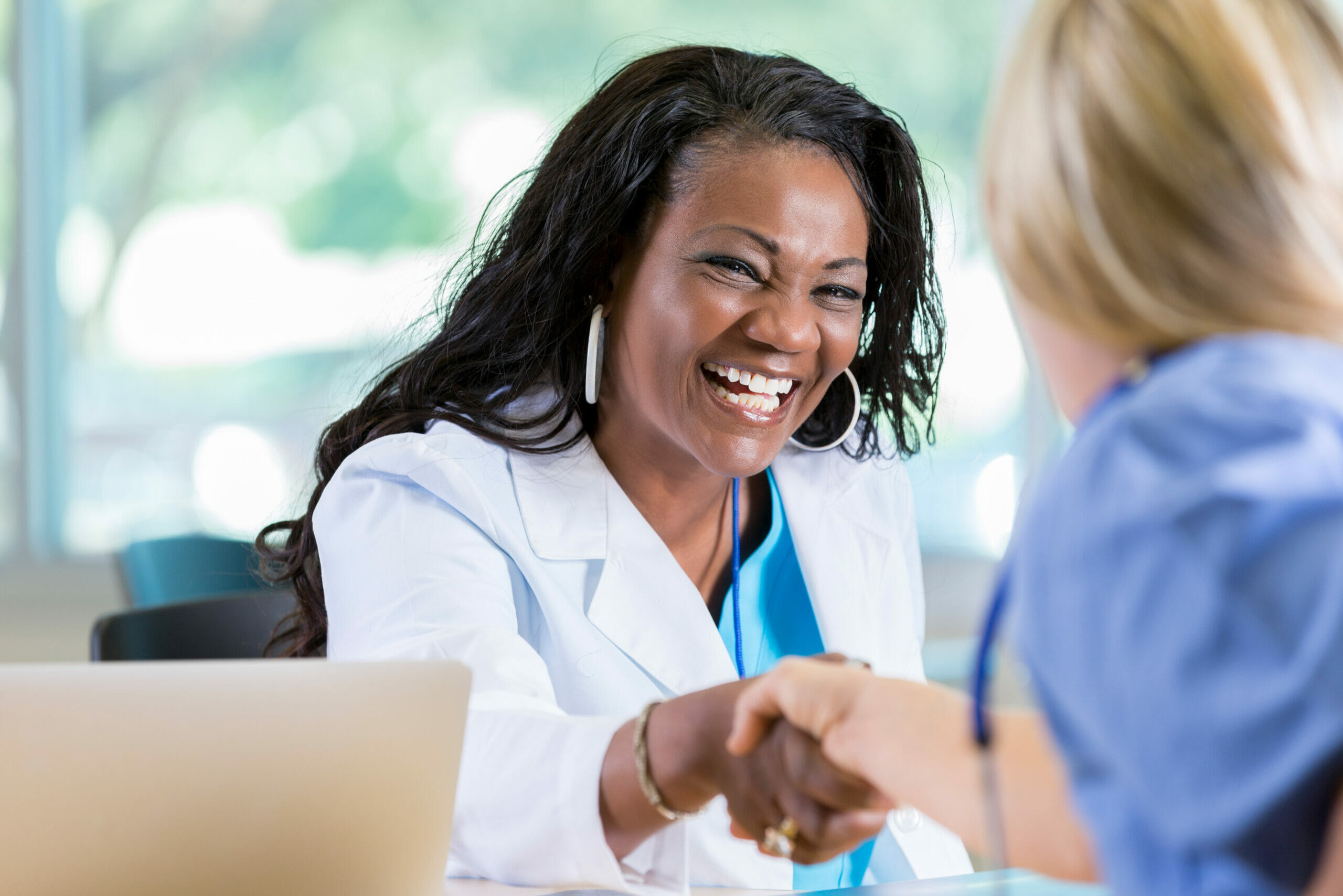 How to Set Up an Employee Referral Program in Healthcare